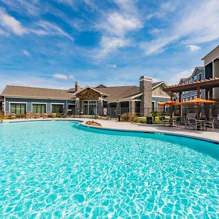 Spacious Furnished Resort Style Apartments Tomball Bagian luar foto